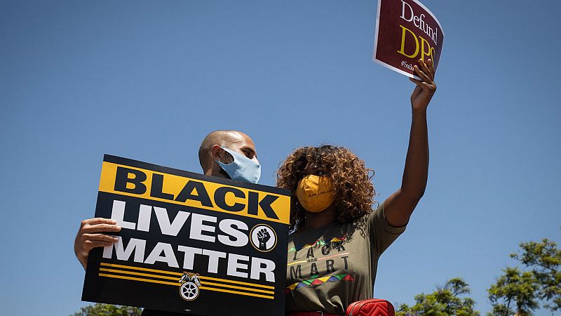  14 horas - Primeras protestas en EE.UU. por la muerte de un hombre negro asfixiado por la policía - Escuchar ahora