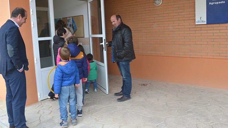 24 horas fin de semana - 20 horas - Entradas escalonadas, tome de temperatura en casa medidas en los colegios del medio rural - Escuchar ahora 