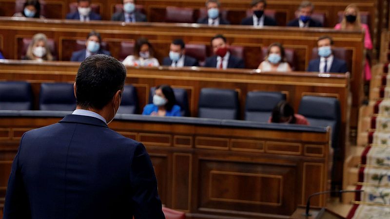  Boletines RNE - Sesión de Control al Gobierno: Sánchez y Casado escenifican su distanciamiento - Escuchar ahora