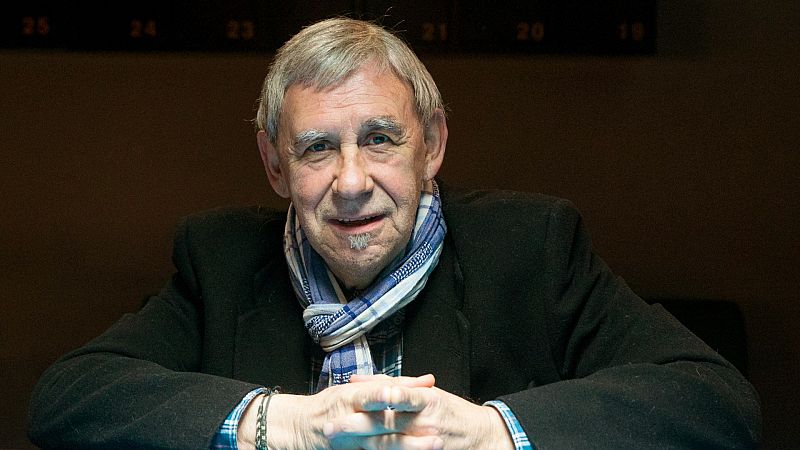 Boletines RNE - Fallece el cantautor y periodista Joaquín Carbonell a los 73 años - Escuchar ahora