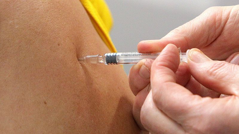 14 horas - Arranca en el hospital de Santander el primer ensayo clínico de una vacuna contra la COVID-19 en España - Escuchar ahora
