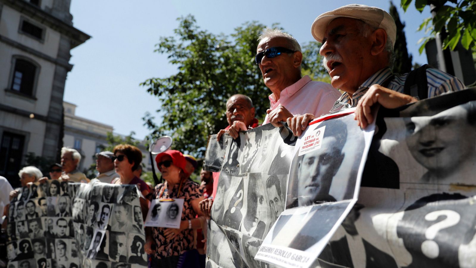 Así es el anteproyecto de Ley de Memoria Democrática que aprueba hoy el Gobierno: impulso a la exhumación de fosas, anulación de sentencias franquistas e ilegalización de la Fundación Francisco Franco - Escuchar ahora