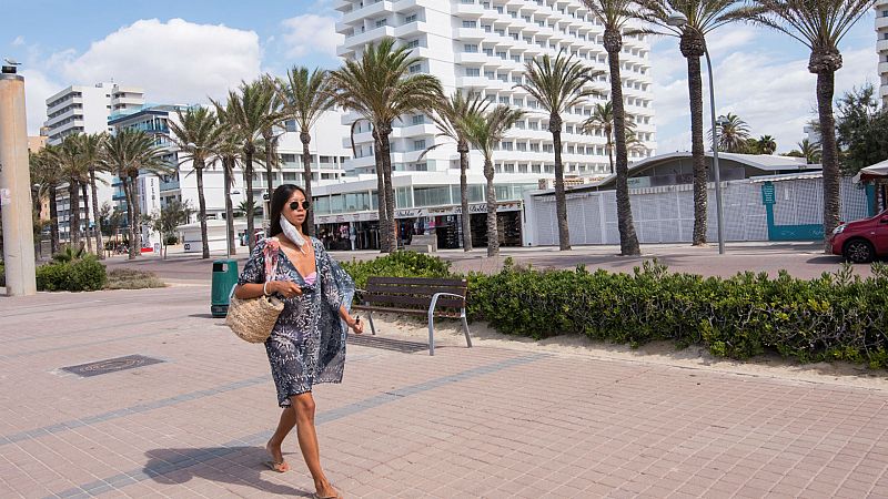  Boletines RNE - El gobierno de Baleares confinará un nuevo barrio de Palma y el casco histórico de Ibiza - Escuchar ahora