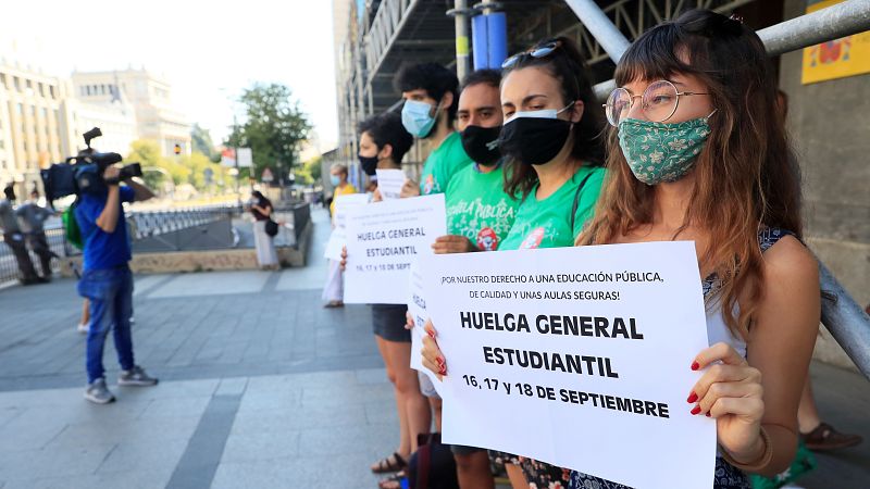  Las mañanas de RNE con Íñigo Alfonso - Primer día de huelga de estudiantes: "Basta ya de mirar a otro lado"   - Escuchar ahora