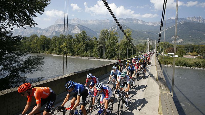  El Vestuario en Radio 5 - Egan Bernal abandona el Tour de Francia - Escuchar ahora