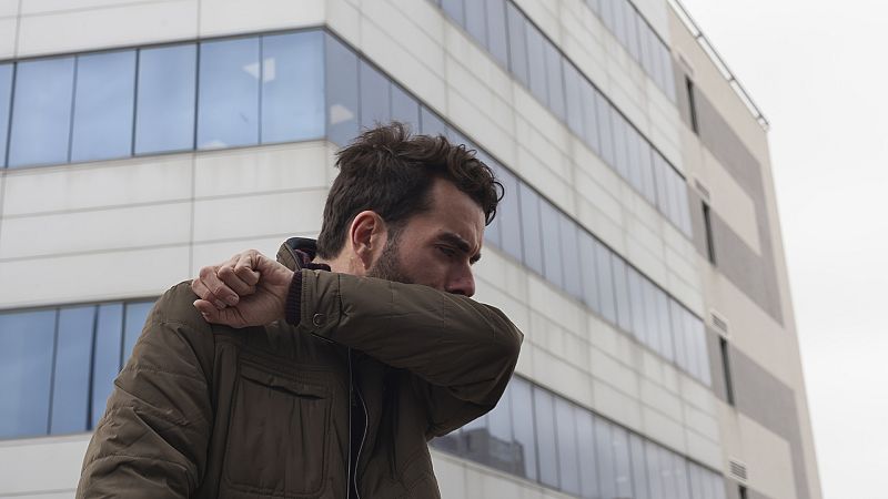 España a las 8 Fin de Semana - La mayoría de los pacientes de coronavirus continúan con síntomas meses después de enfermar - Escuchar ahora