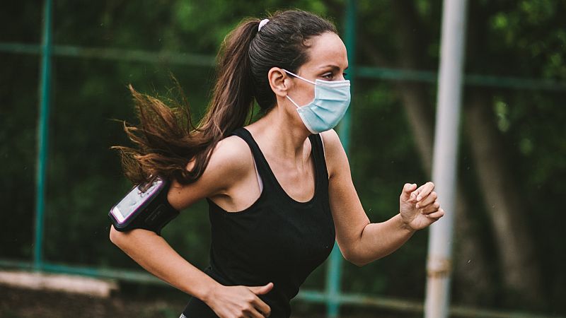  Sociedad Española de Medicina del Deporte: "La mascarilla quirúrgica no afecta al rendimiento del deportista aficionado" - Escu