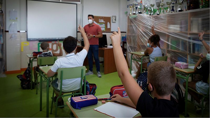 14 horas - Educación elimina el requisito del máster de profesorado para dar clase durante la epidemia - Escuchar ahora