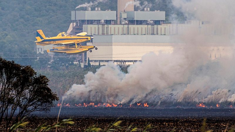 14 horas Fin de Semana - El incendio en S'Albufera deja 300 hectáreas calcinadas y varias casas afectadas - Escuchar ahora