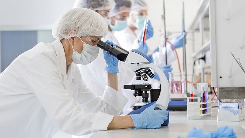 España a las 8 Fin de Semana - Las deficiencias genéticas o inmunológicas de los pacientes de coronavirus pueden determinar la gravedad de la enfermedad - Escuchar ahora