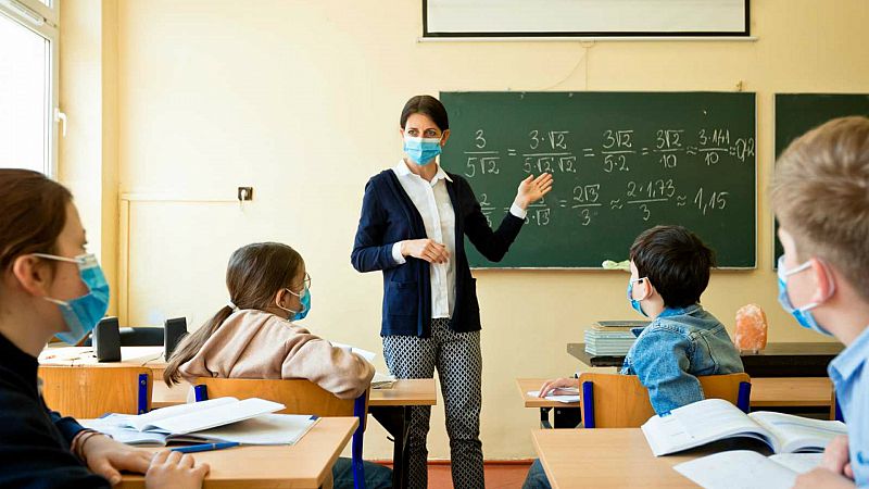  14 horas - Colegios españoles: muchos alumnos por aula y pocos dispositivos electrónicos, según el informe PISA - Escuchar ahora