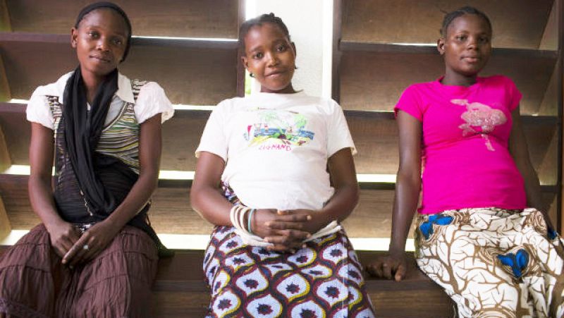 África hoy - 13.000 adolescentes africanas tienen que dejar los estudios a causa de su embarazo - 30/09/20 - escuchar ahora