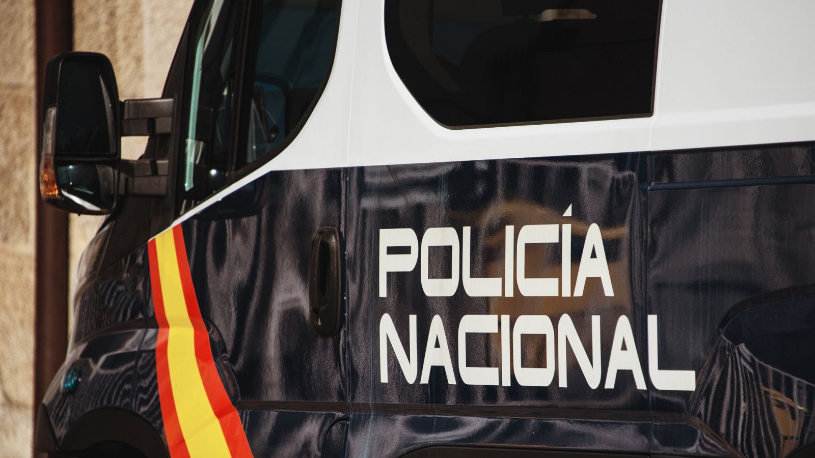 Boletines RNE - Diez detenidos por una supuesta violación grupal a una menor de 15 años en Valencia - Escuchar ahora