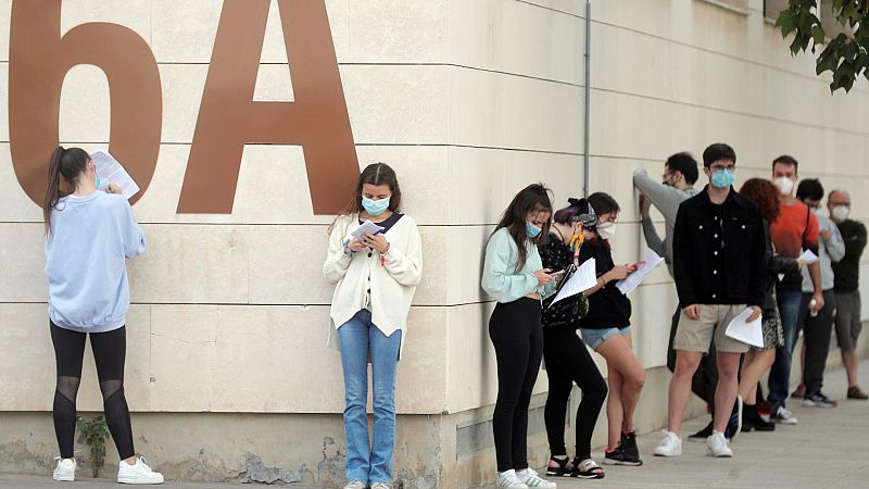 Boletines RNE - España supera los 32.000 fallecidos con COVID-19, 103 en las últimas 24 horas - Escuchar ahora