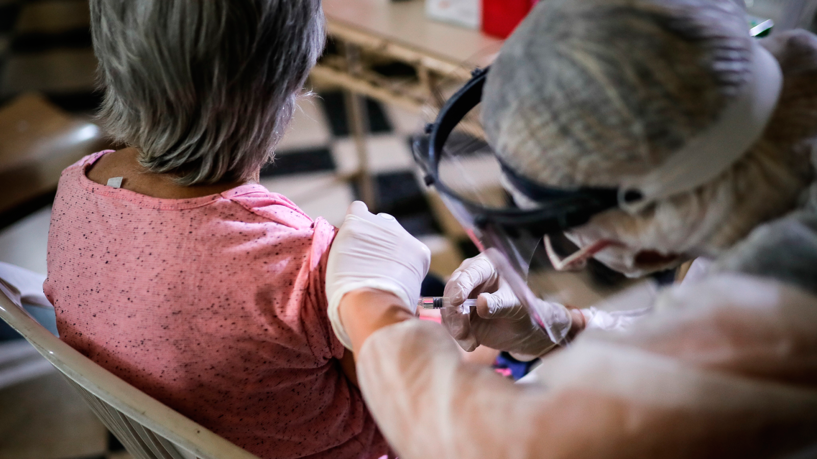  Las mañanas de RNE con Íñigo Alfonso - "Este año es especialmente importante que los grupos de riesgo se vacunen contra la gripe" - Escuchar ahora