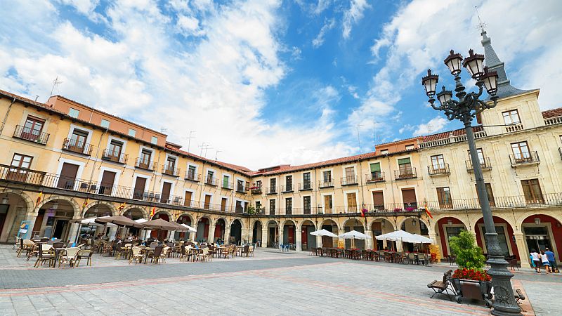 Boletines RNE - Las ciudades de León y Palencia sufrirán desde mañana las mismas restricciones que Madrid - Escuchar ahora