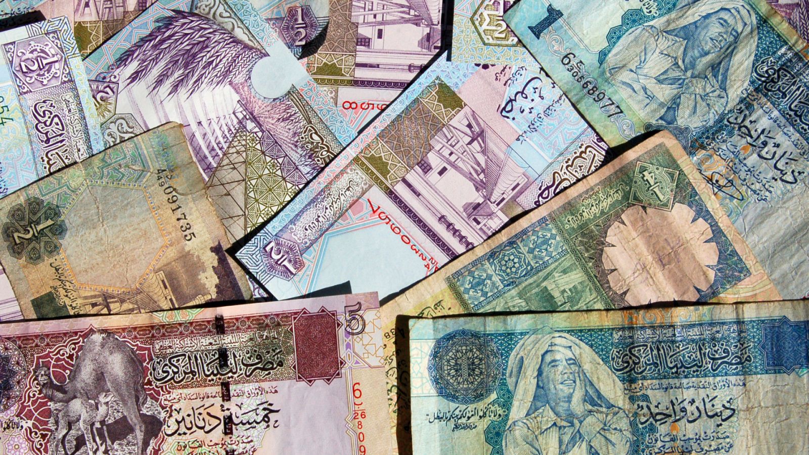 24 horas - El dinero de Gadafi en Francia: sucio y con moho - Escuchar ahora