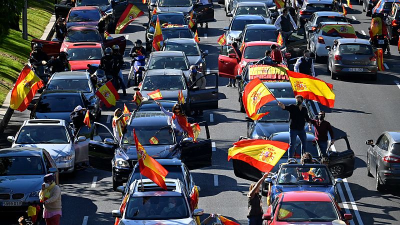 14 horas - Miles de coches marchan en Madrid convocados por Vox para pedir la dimisión del Gobierno - Escuchar ahora