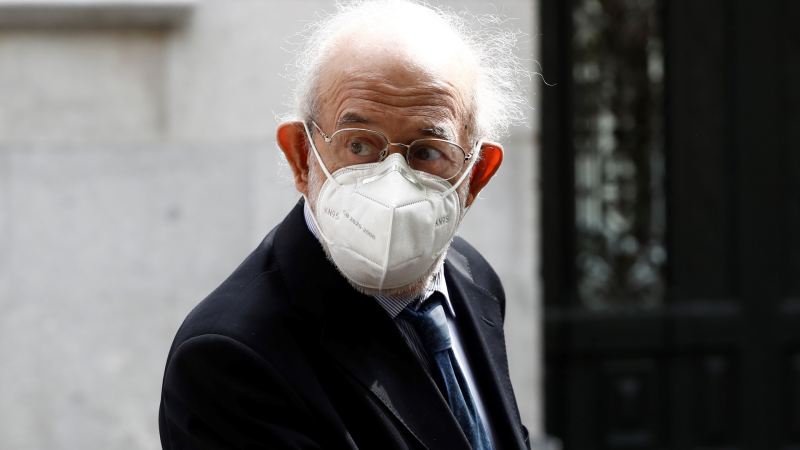 Boletines RNE - Fernando Valdés renuncia al cargo de magistrado en el Tribunal Constitucional - Escuchar ahora