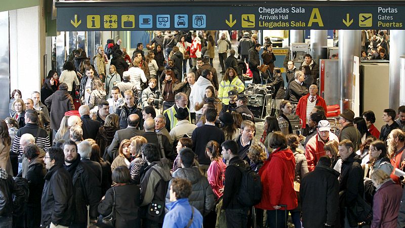 14 horas - Condenados 131 controladores aéreos a multas de hasta 31.500 euros por la huelga de 2010 - Escuchar ahora