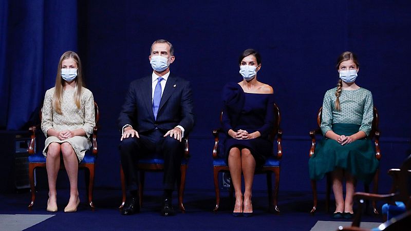 24 horas - El Rey destaca el compromiso de la monarquía y la Princesa apela a la responsabilidad de su generación - Escuchar ahora