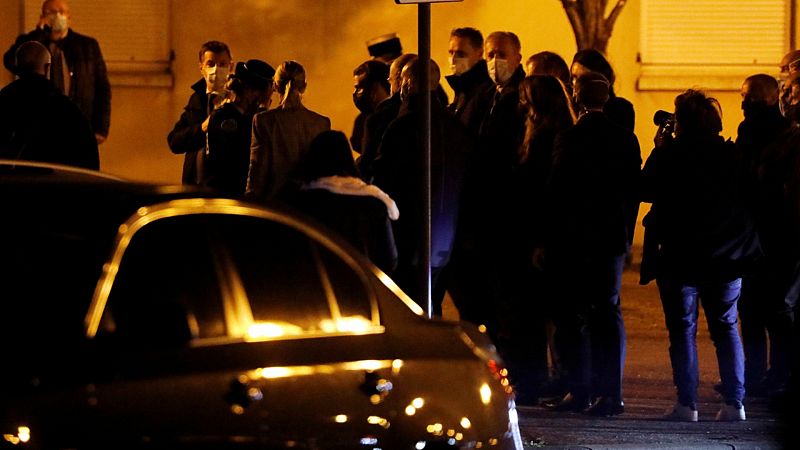 24 horas - Un hombre es decapitado en París grito de 'Ala es grande' - Escuchar ahora