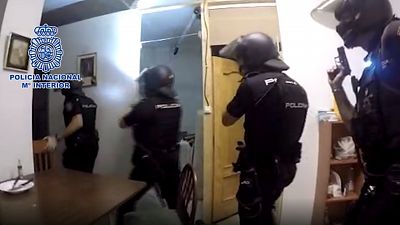 Boletines RNE - 29 detenidos en una operacin contra la explotacin laboral de inmigrantes - Escuchar ahora