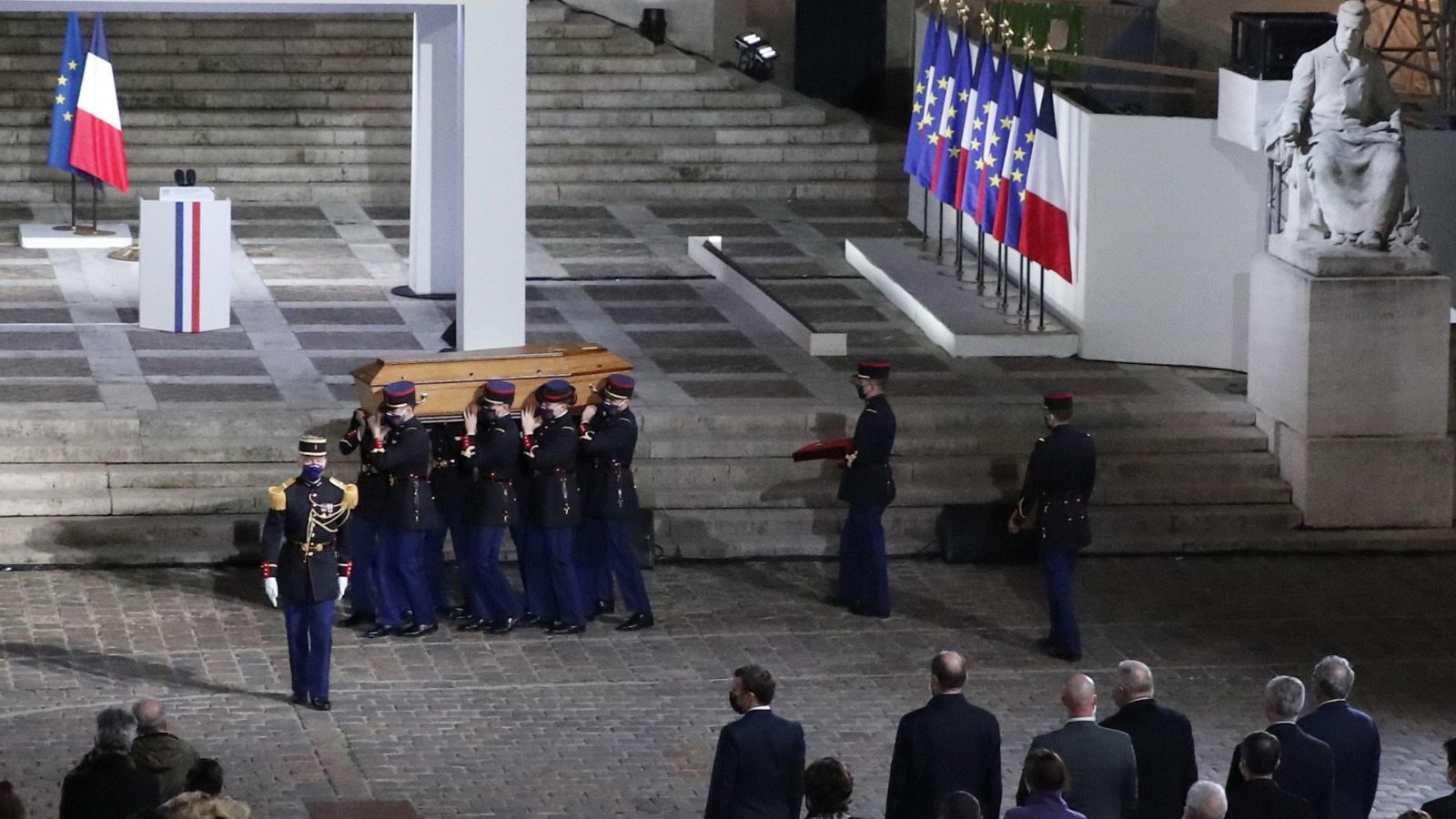 24 horas - Francia homenajea al profesor asesinado por enseñar caricaturas de Mahoma - Escuchar ahora