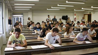Boletines RNE - Los estudiantes españoles sacan buena nota en su mirada al mundo, según el Informe Pisa - Escuchar ahora