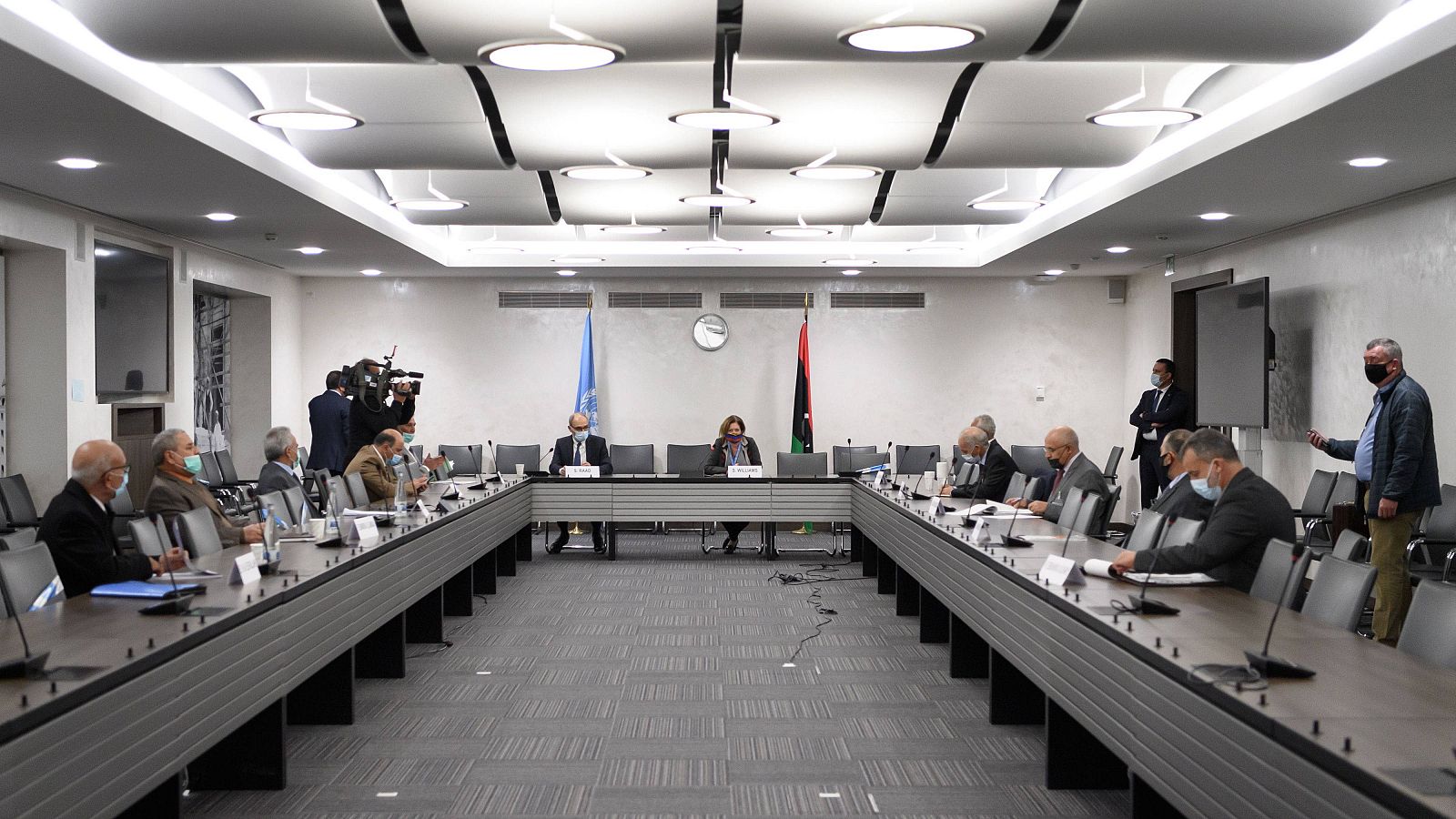 14 horas - Paz para Libia: los dos bandos de la guerra civil firman un alto el fuego en Ginebra - Escuchar ahora