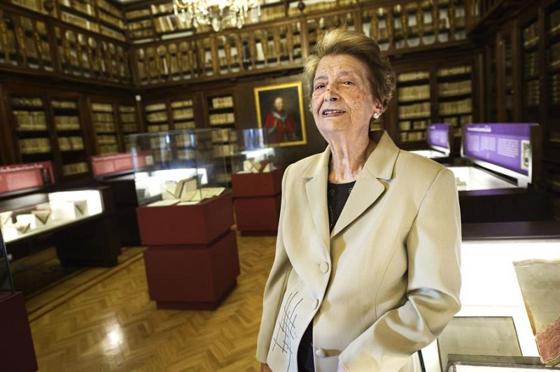 El ojo critico - Julita, 90 años con las bibliotecas - Escuchar ahora