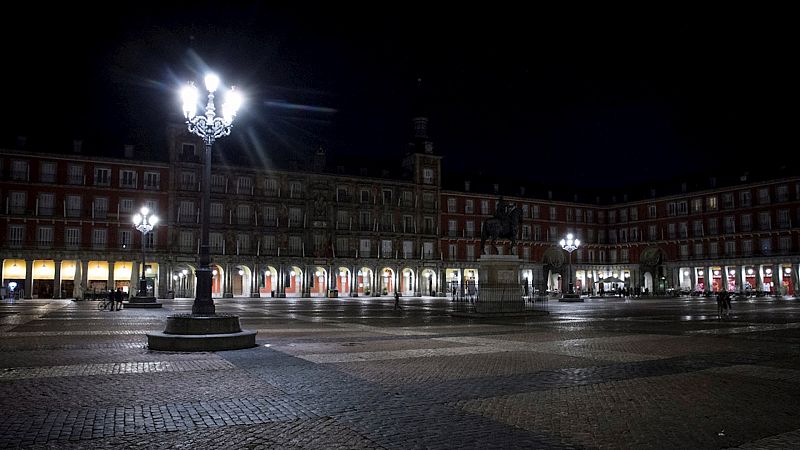 España a las 8 Fin de Semana - Madrid prohíbe las reuniones nocturnas de no convivientes: "El objetivo es reducir al máximo esos focos de contagio" - Escuchar ahora