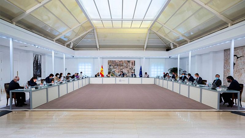 14 horas informativos Fin de semana - Desde esta tarde entramos en nuevo estado de alarma de confinamiento nocturno no toda la jornada durante seis meses - Escuchar ahora 