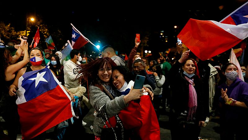 Las mañanas de RNE con Íñigo Alfonso - Chile aprueba por abrumadora mayoría acabar con la Constitución de Pinochet - Escuchar ahora