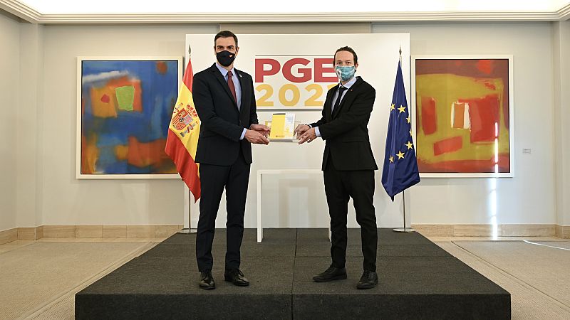 Boletines RNE - El Gobierno presenta unos Presupuestos con subidas de impuestos a las rentas más altas y a las grandes fortunas - Escuchar ahora