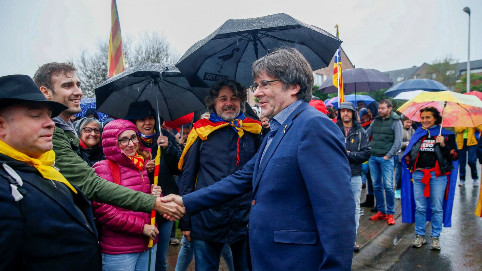 Boletines RNE - Varios detenidos por el presunto desvío de fondos públicos a Tsunami Democràtic para financiar los gastos de Puidemont en Bélgica - Escuchar ahora