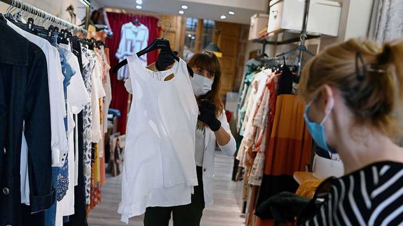 Más cerca - La segunda ola da al traste con la recuperación de los comercios - Escuchar ahora