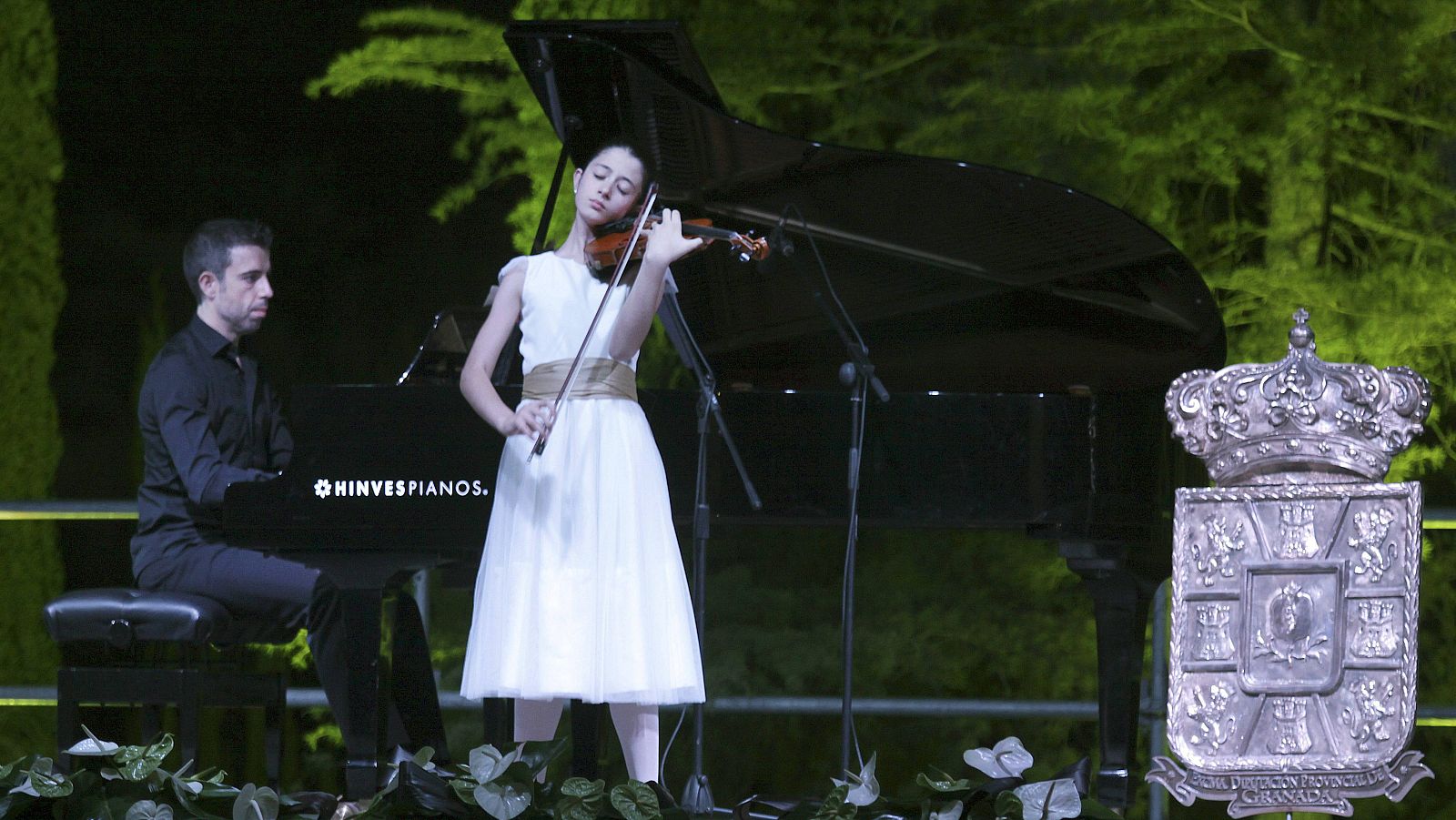 14 horas - La violinista María Dueñas gana el premio El Ojo Crítico de Música Clásica 2020 con 17 años - Escuchar ahora