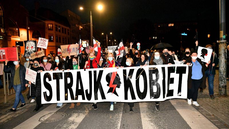  14 horas - Huelga general en Polonia contra la ilegalización del aborto - Escuchar ahora