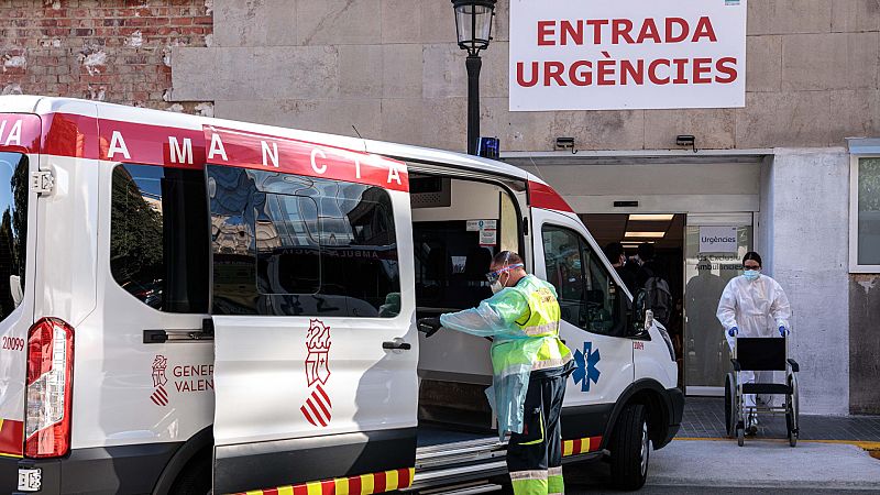 Boletines RNE - España se mantiene cerca de los 20.000 contagios diarios, pero desciende el número de fallecidos: 168 - Escuchar ahora