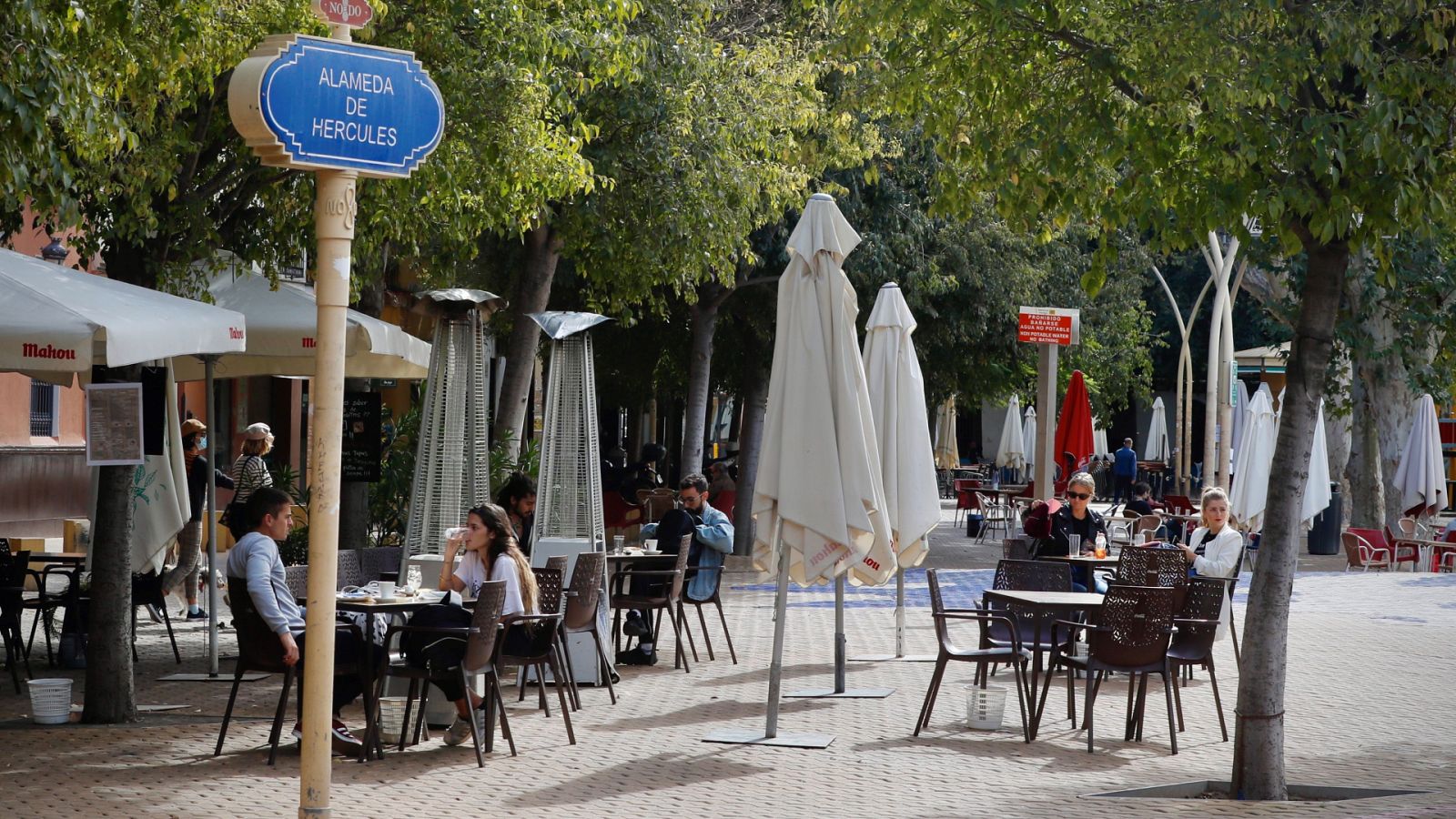 24 horas - COVID-19: Sanidad notifica 23.580 contagios, nuevo máximo de positivos de la pandemia - Escuchar ahora