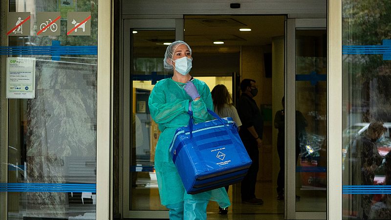  Las mañanas de RNE con Íñigo Alfonso - Los médicos de UCI piden medidas más contundentes: "Hay un incremento imparable de casos" - Escuchar ahora