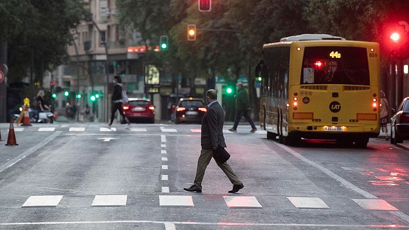 Boletines RNE - 239 fallecidos y 25.595 contagios en 24 horas, segundo día consecutivo de récord de positivos - Escuchar ahora