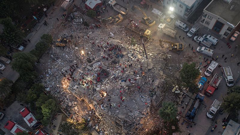 España a las 8 Fin de Semana - 26 muertos y 800 heridos tras un terremoto en Turquía y las islas griegas - Escuchar ahora