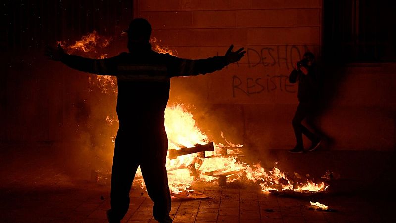 20 horas informativos Fin de semana - Disturbios en Barcelona tras una marcha contra los desahucios bajo un fuerte despliegue policial - Escuchar ahora