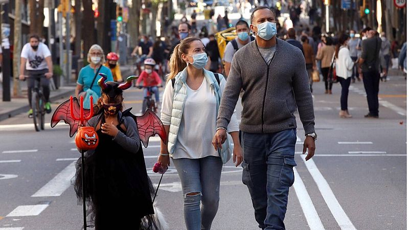 20 horas informativos Fin de semana - Cataluña: Las autoridades sanitarias podrían pedir el confinamiento domiciliario si no bajan los contagios - Escuchar ahora 