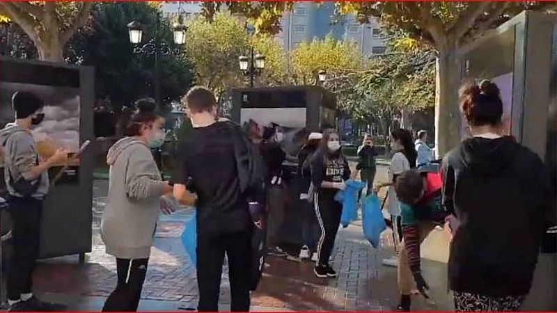 20 horas informativos Fin de semana - David uno de los jóvenes que limpio Logroño: "Si esta noche vuelve a pasar esto, mañana volveremos" - Escuchar ahora 