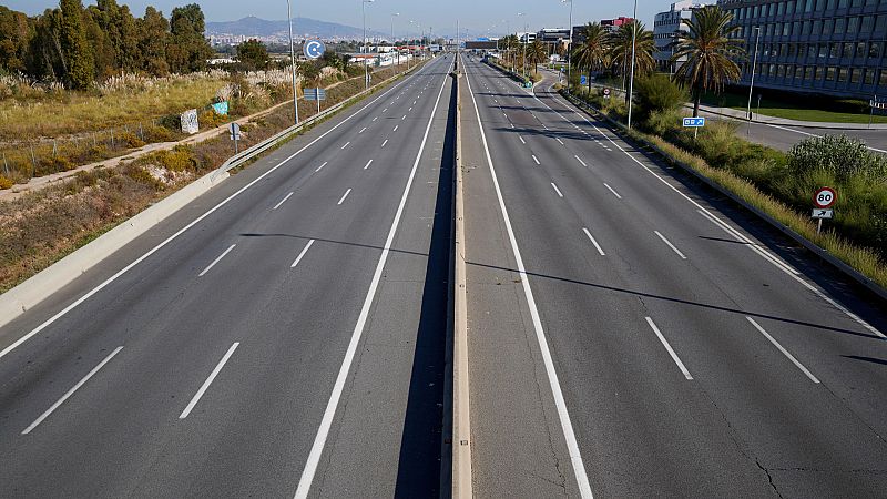 14 horas - López-Acuña: "Tenemos que jugar la última baza, que es la del confinamiento domiciliario" - Escuchar ahora