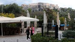 14 horas - Grecia confina a la población durante tres semanas ante la presión en los hospitales