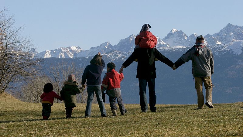 Mamás y papás - Familias numerosas: disfrutando la multitud - 08/11/20 - Escuchar ahora